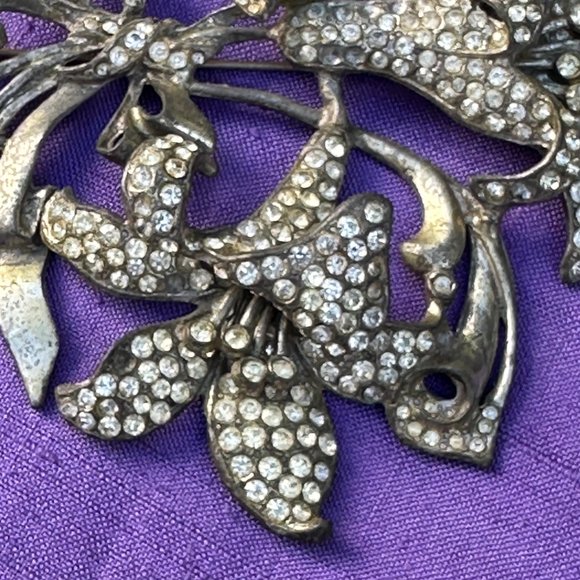 Vintage 1930s  - 1940s Art Deco or Nouveau Large Pave Rhinestone Lily Brooch Pin - Picture 3 of 14